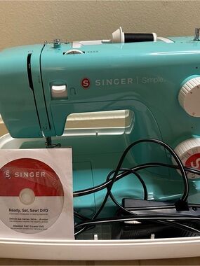 Singer Simple Sewing Machine in Turquoise